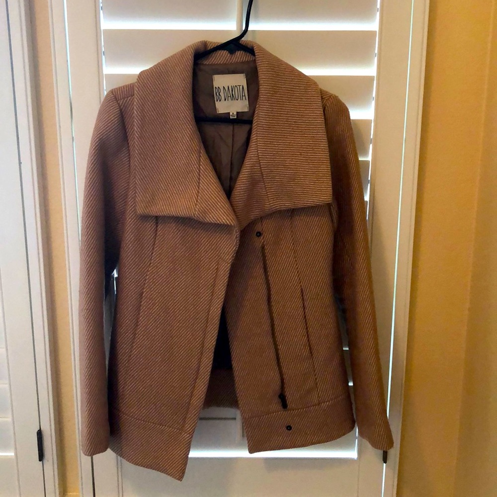 Beautiful tailored, classic, winter peacoat